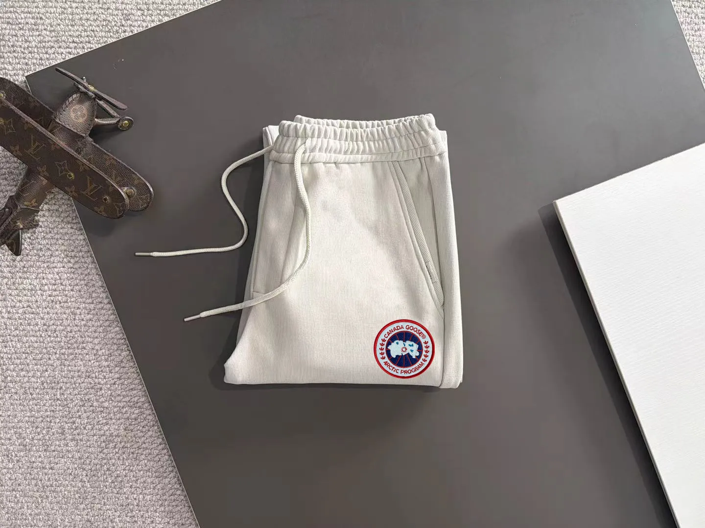 Next day shipping P360 Big Goose 2025 new autumn elastic band casual pants, thick counter-customized fabrics, high breathability and comfort, impeccable details, brand element design concept, reflecting high quality. It feels delicate and soft! It presents a casual cut and the upper body shape is great! Size: M-3XL